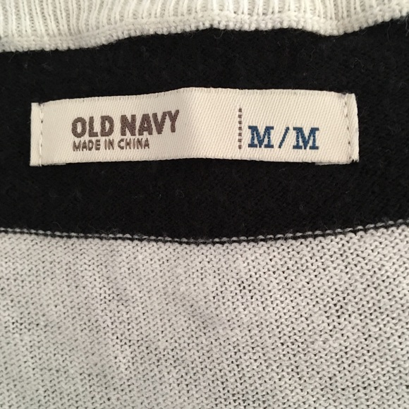 Donated to Eaton Fire Evacuees- Old Navy Black and White Stripe Sweater Size M - Picture 2 of 4